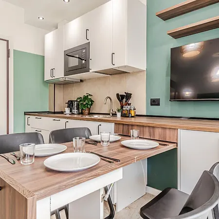 Japandi Apartment, Zona Porto Con Balcone E Jacuzzi Idromassaggio Livorno