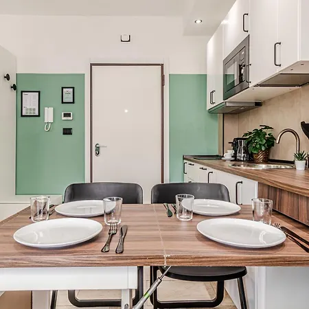Japandi Apartment, Zona Porto Con Balcone E Jacuzzi Idromassaggio * Livorno