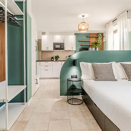 Japandi Apartment, Zona Porto Con Balcone E Jacuzzi Idromassaggio Apartment Livorno