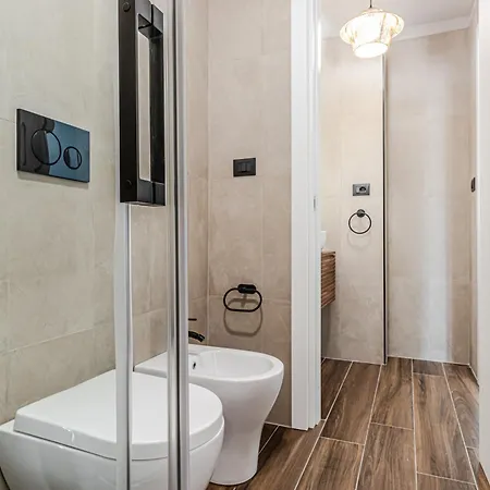 Japandi Apartment, Zona Porto Con Balcone E Jacuzzi Idromassaggio Livorno