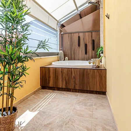 Apartment Japandi Apartment, Zona Porto Con Balcone E Jacuzzi Idromassaggio *
