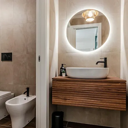 Japandi Apartment, Zona Porto Con Balcone E Jacuzzi Idromassaggio Apartment *