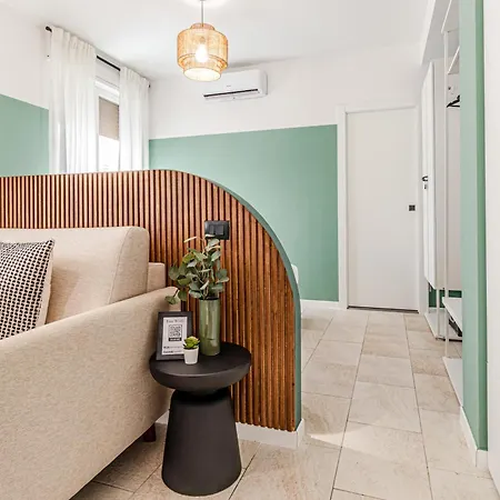 Japandi Apartment, Zona Porto Con Balcone E Jacuzzi Idromassaggio Apartment Livorno