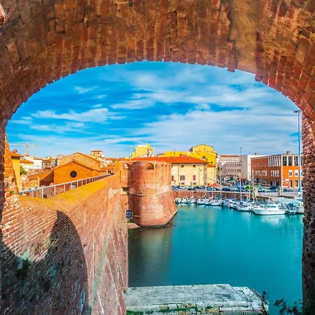 Japandi Apartment, Zona Porto Con Balcone E Jacuzzi Idromassaggio Livorno