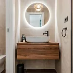 Japandi Apartment, Zona Porto Con Balcone E Jacuzzi Idromassaggio Livorno