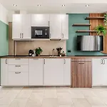 Japandi Apartment, Zona Porto Con Balcone E Jacuzzi Idromassaggio Livorno